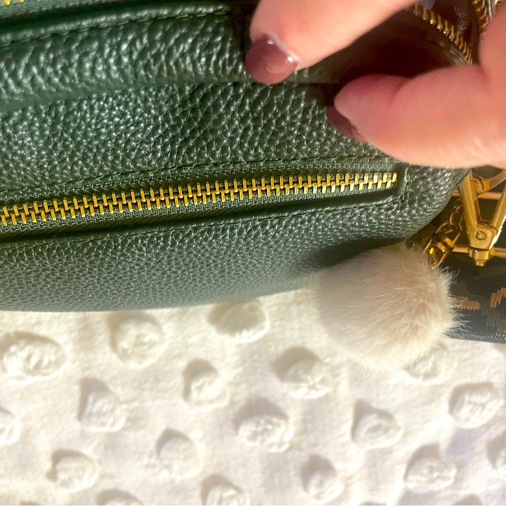 Pom Pom London Mayfair bag.  Beautiful Olive Green bag. - Picture 3 of 8